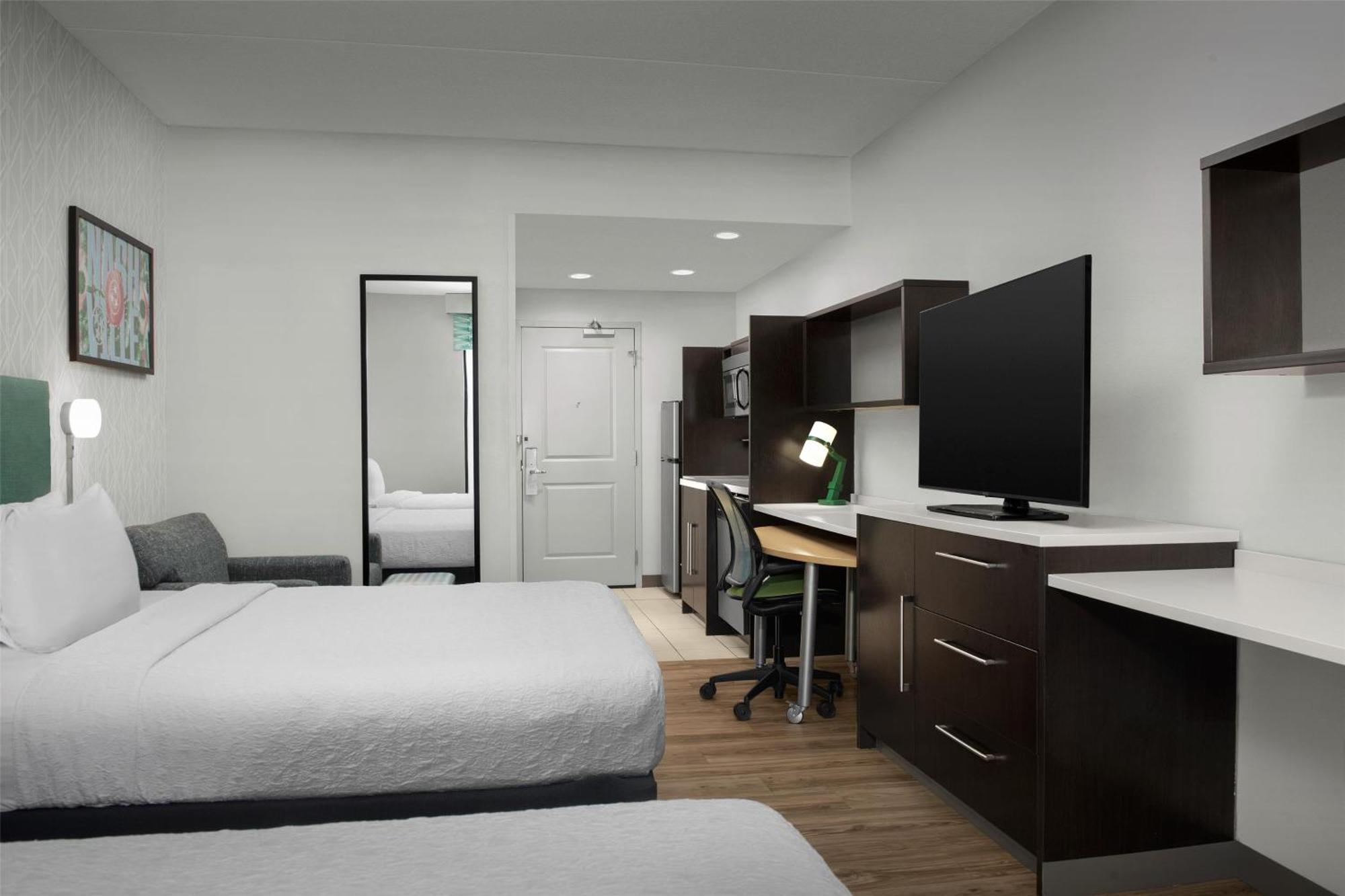 Home2 Airport 3*